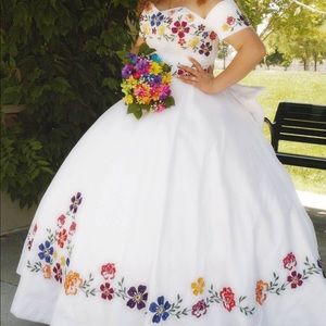 BEAUTIFUL CUSTOM MEXICAN QUINCE DRESS SIZE 10-12
